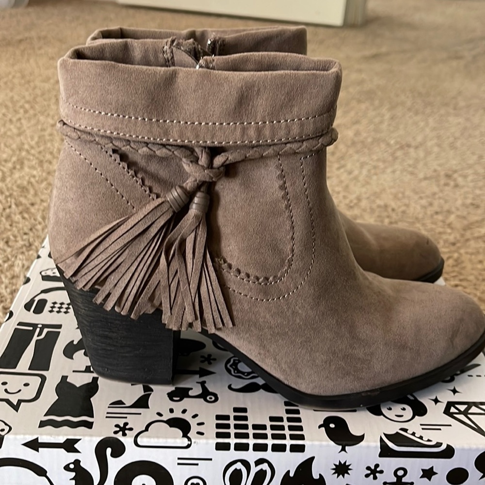 Ankle booties